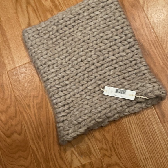 J Brand chunky hazelnut One size neck warmer - Picture 4 of 4